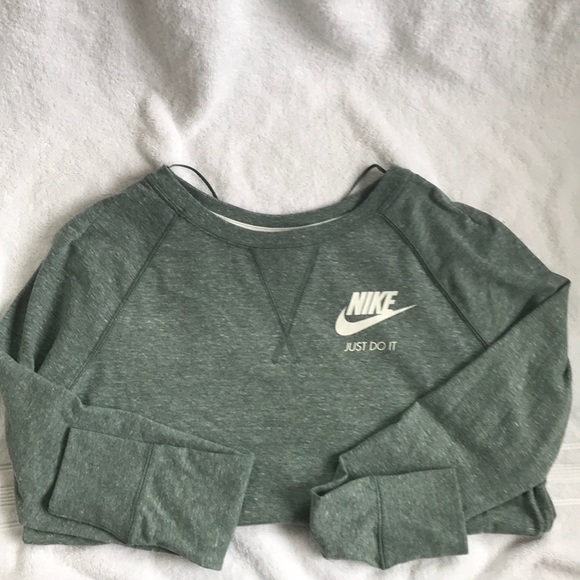 🌸Nike Vintage crew top🌸 - Picture 2 of 4